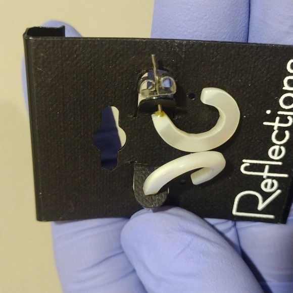 Women's Silver-tone Hardware Small Seashell Open Hoop Design Earrings 0.75", #2 - Picture 4 of 4